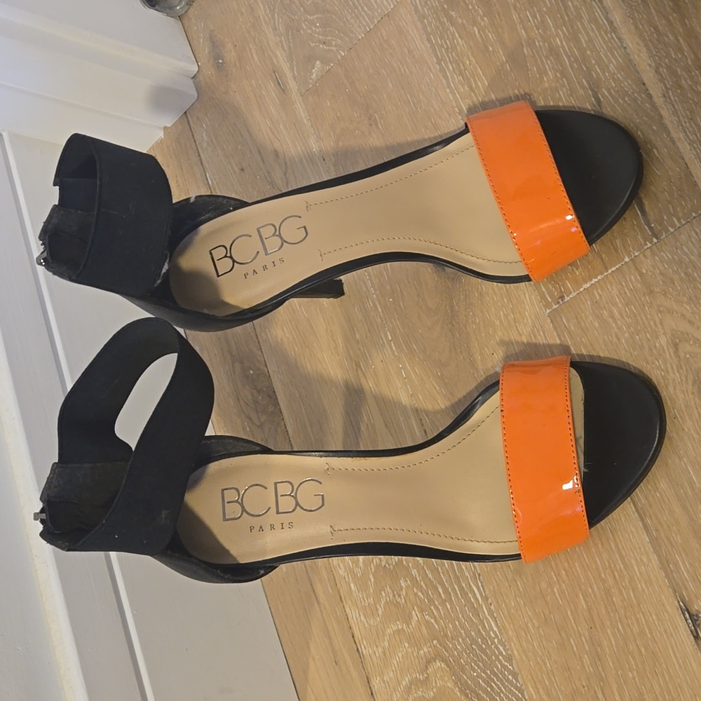BCBG Women's Black and Orange Size 7